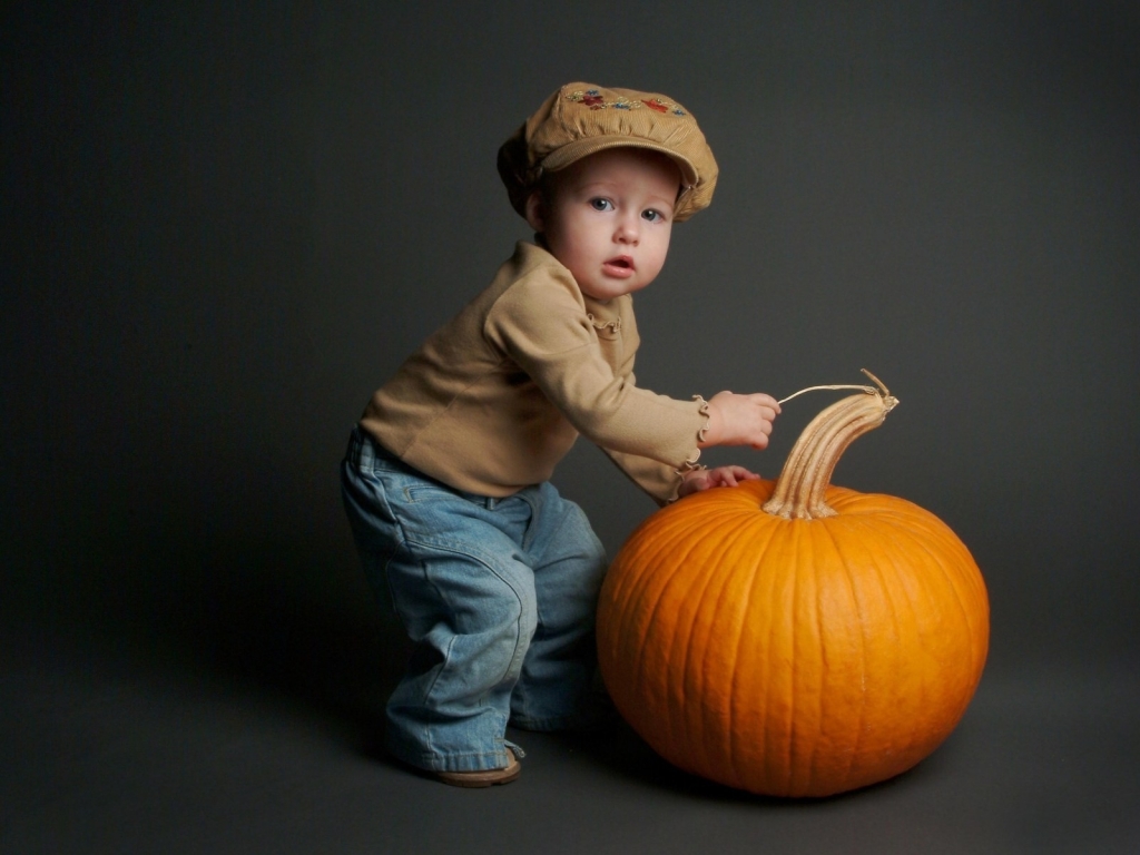The Boy with Pumpkin for 1024 x 768 resolution