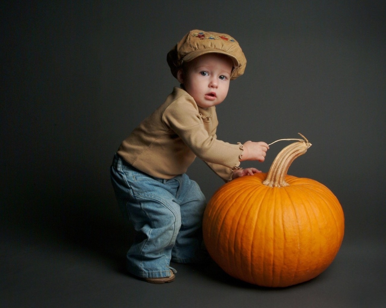 The Boy with Pumpkin for 1280 x 1024 resolution