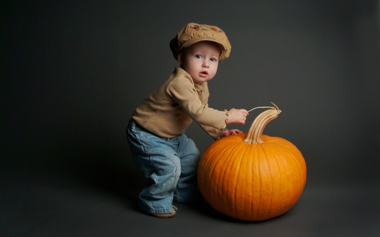The Boy with Pumpkin for 1280 x 800 widescreen resolution