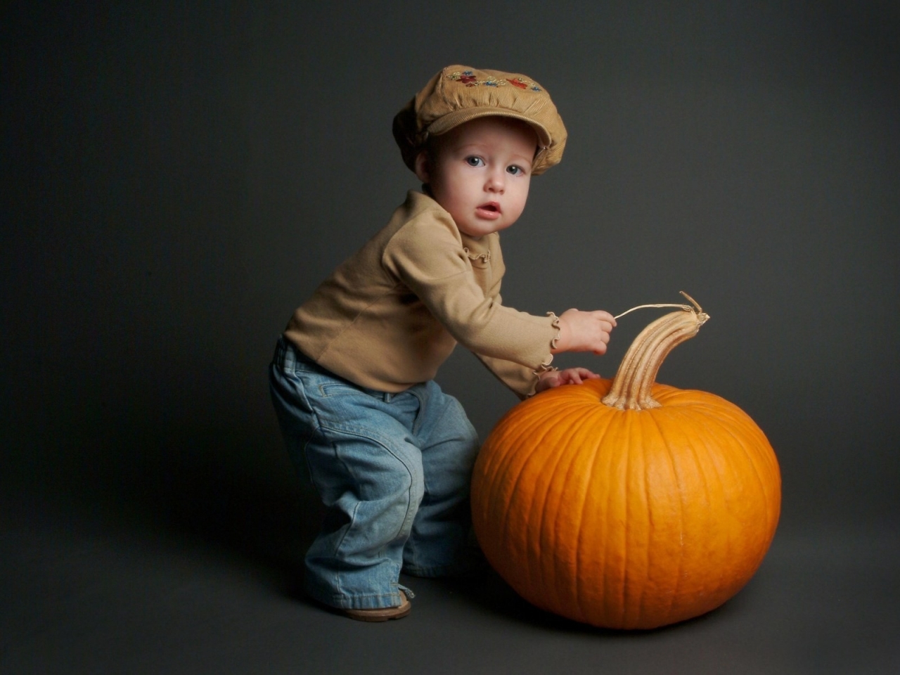 The Boy with Pumpkin for 1280 x 960 resolution