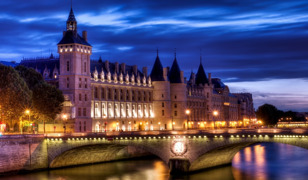 The Palace of Justice Paris for 1024 x 600 widescreen resolution