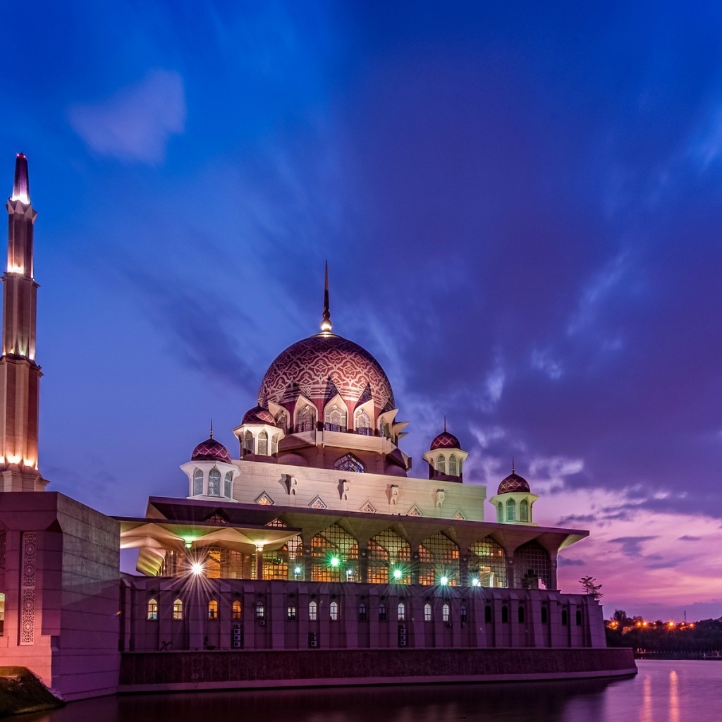 The Putra Mosque for 1024 x 1024 iPad resolution