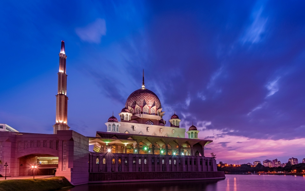 The Putra Mosque for 1280 x 800 widescreen resolution