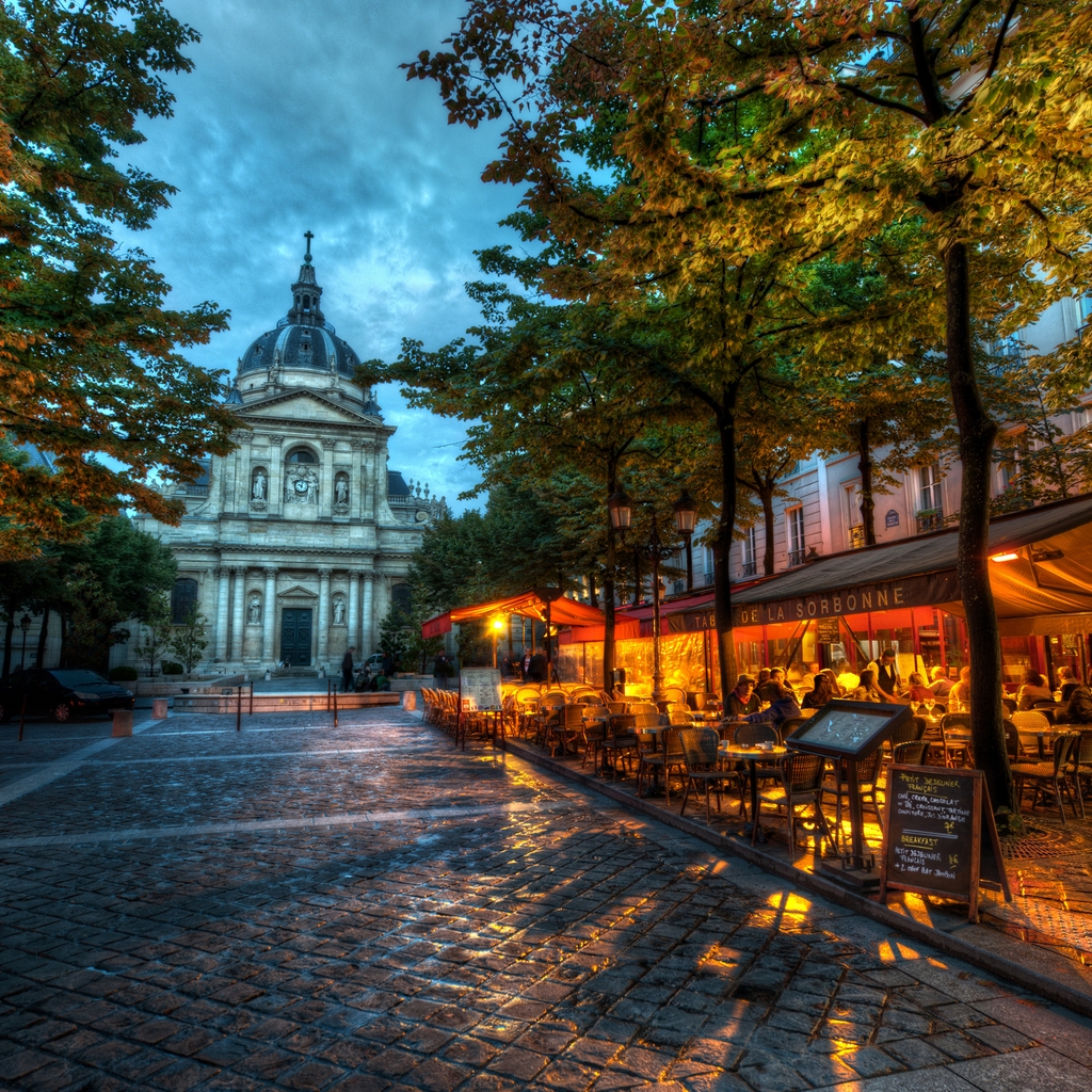 The Sorbonne Paris for 1024 x 1024 iPad resolution