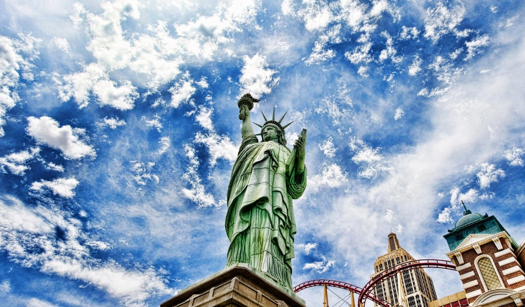 The Statue of Liberty for 1024 x 600 widescreen resolution