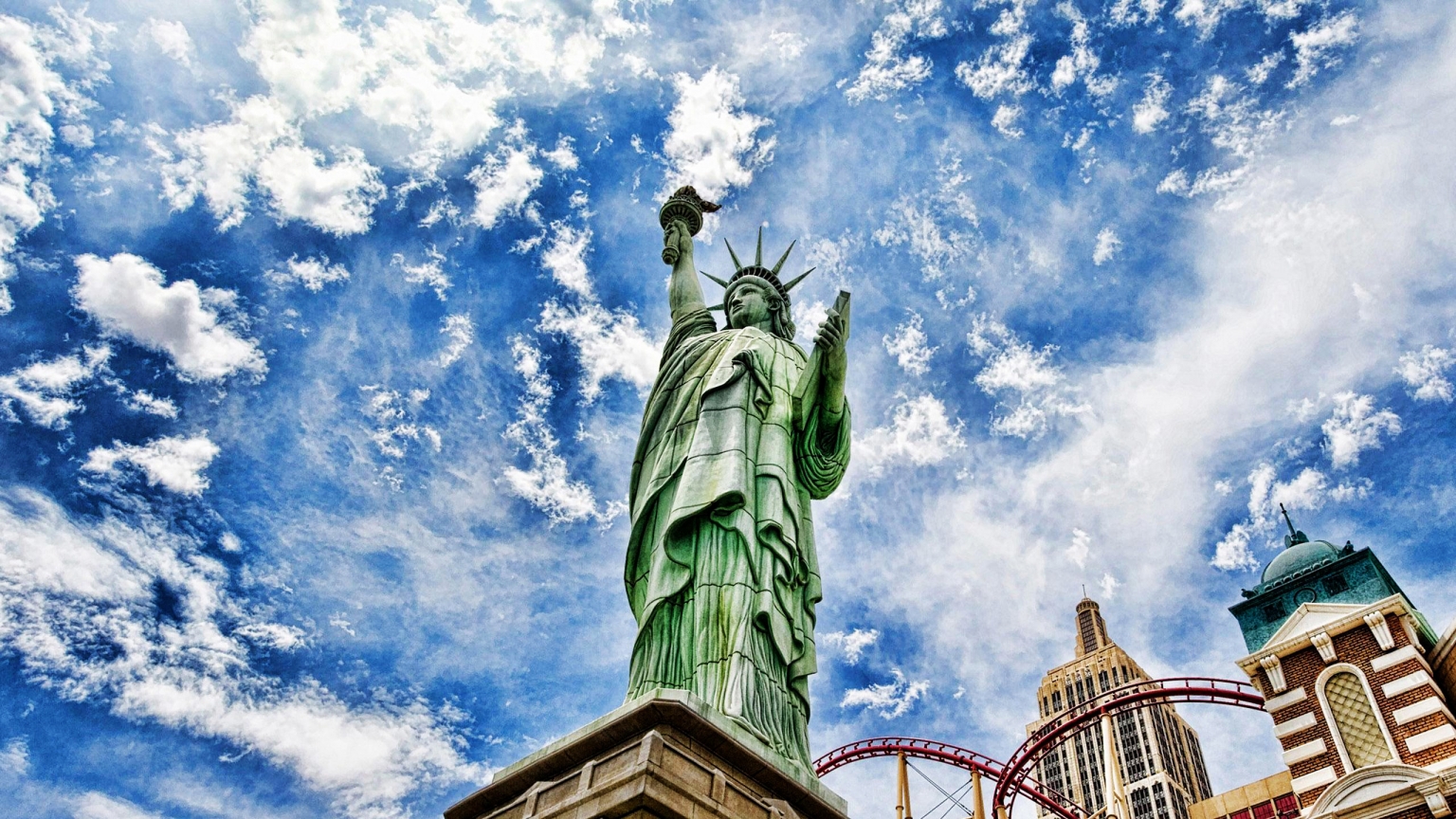 The Statue of Liberty for 1536 x 864 HDTV resolution