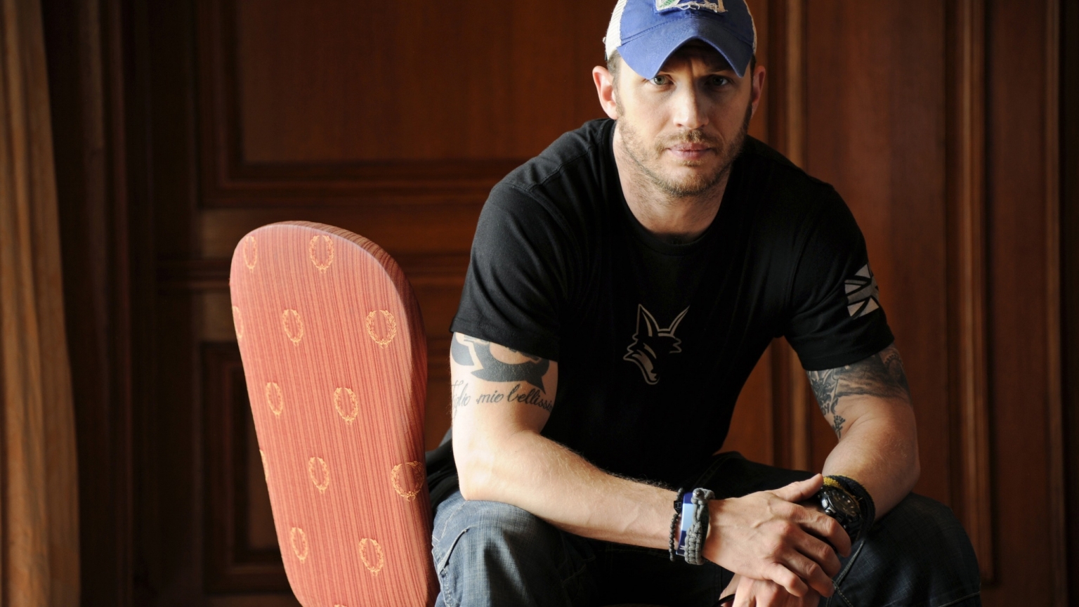 Tom Hardy Cool for 1536 x 864 HDTV resolution