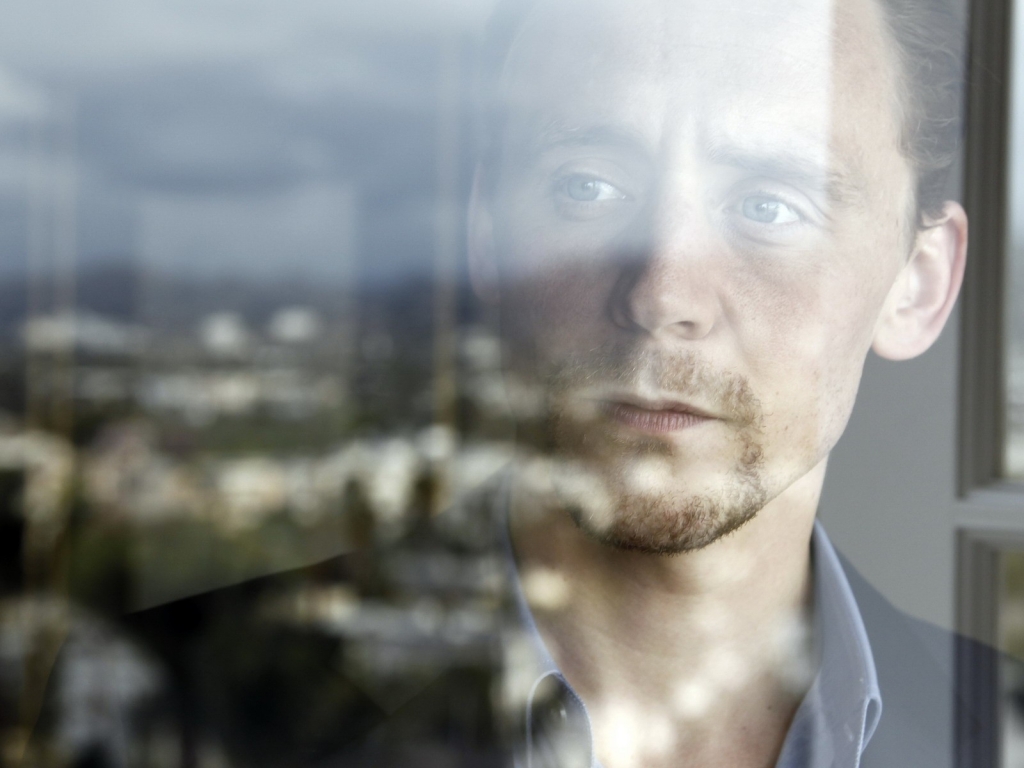 Tom Hiddleston for 1024 x 768 resolution