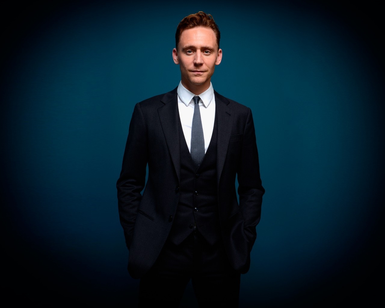 Tom Hiddleston Elegant Look for 1280 x 1024 resolution