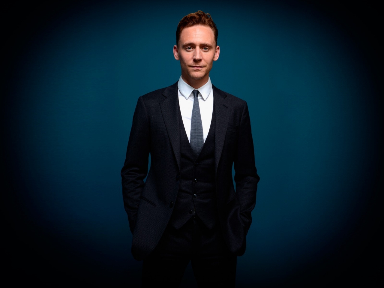Tom Hiddleston Elegant Look for 1280 x 960 resolution