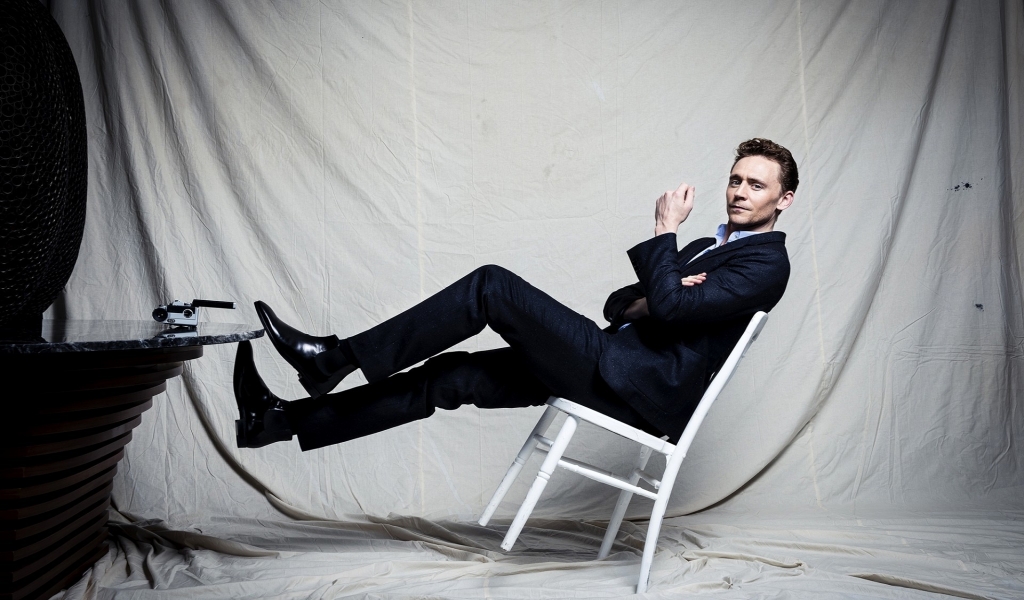 Tom Hiddleston Photo Session for 1024 x 600 widescreen resolution
