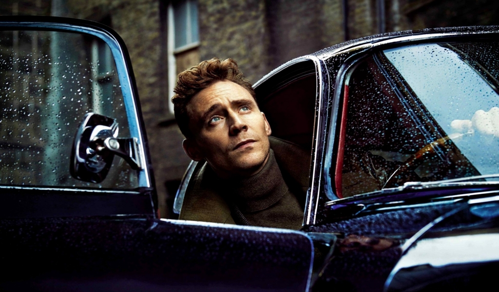Tom Hiddleston Poster for 1024 x 600 widescreen resolution
