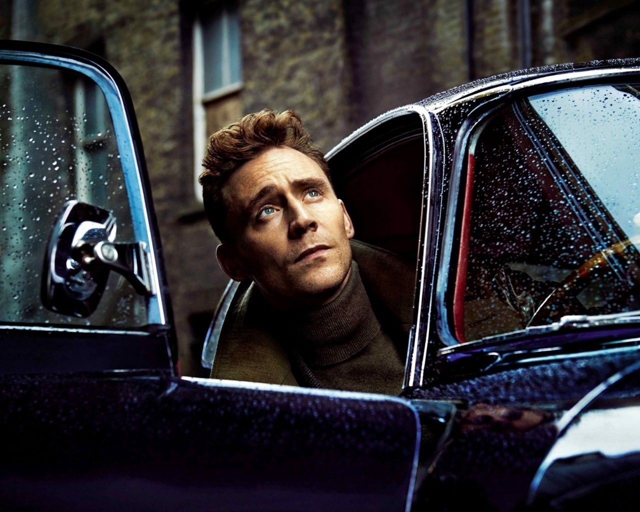 Tom Hiddleston Poster for 1280 x 1024 resolution