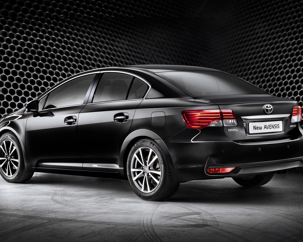 Toyota Avensis 2012 for 1280 x 1024 resolution