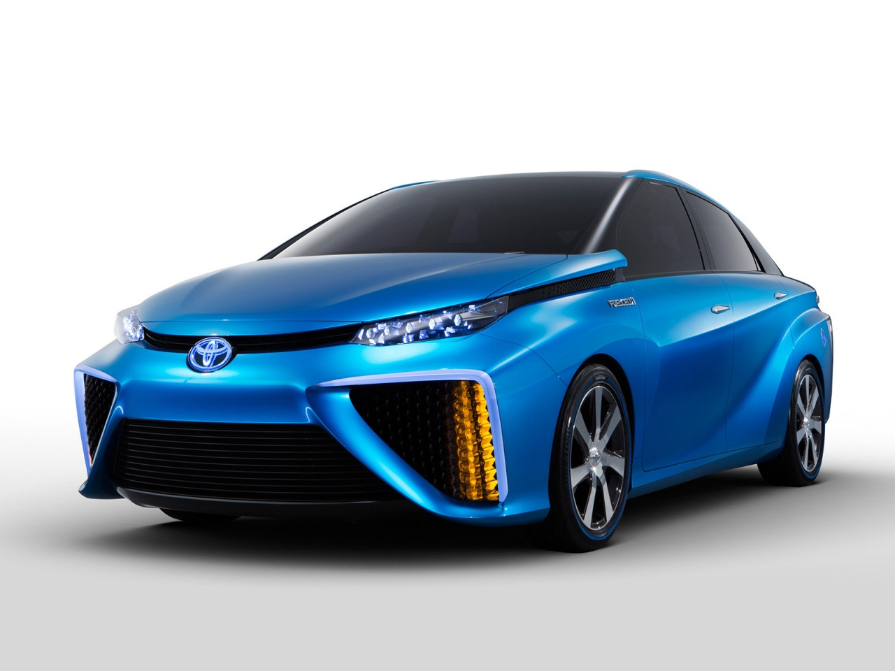 Toyota FCV Concept Car for 1280 x 960 resolution