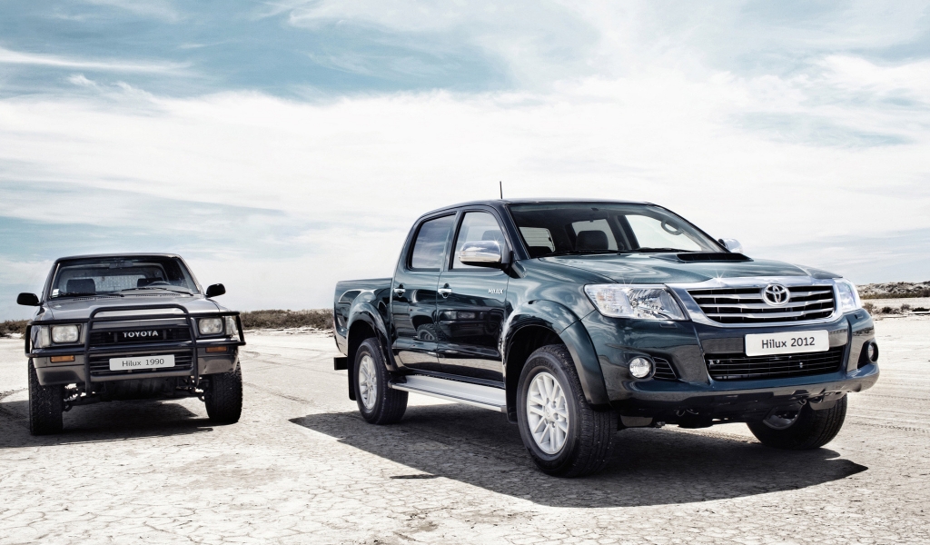 Toyota Hilux Old vs New for 1024 x 600 widescreen resolution