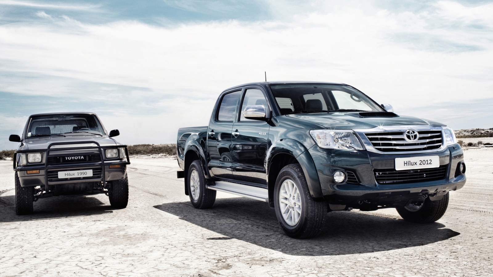 Toyota Hilux Old vs New for 1600 x 900 HDTV resolution