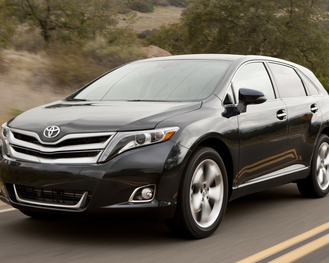 Toyota Venza Crossover for 1280 x 1024 resolution