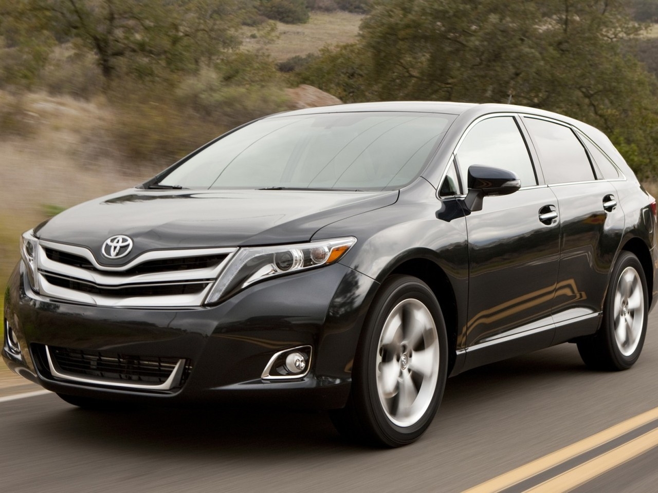 Toyota Venza Crossover for 1280 x 960 resolution