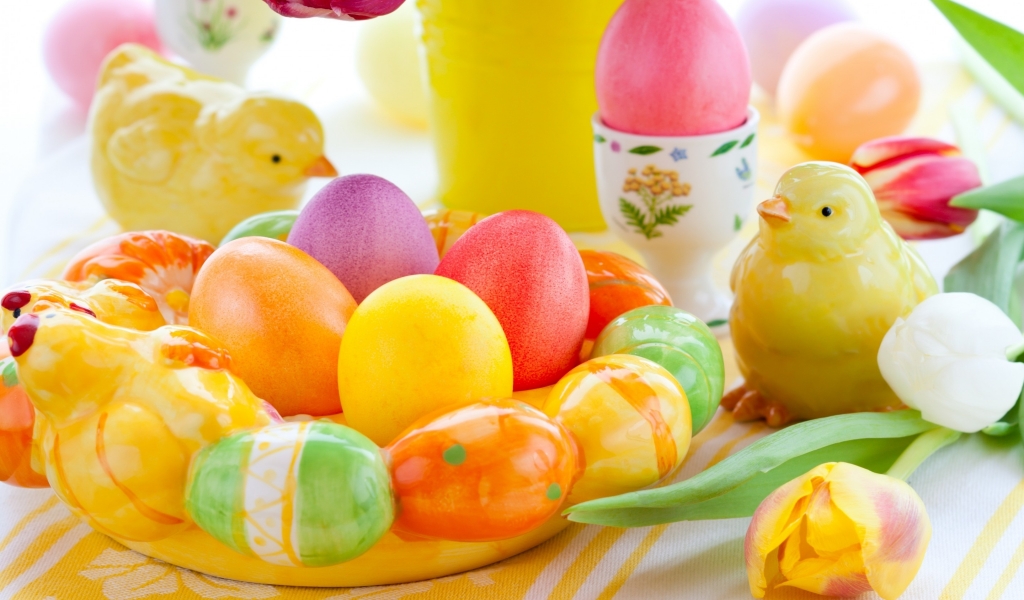 Traditional Easter Eggs for 1024 x 600 widescreen resolution