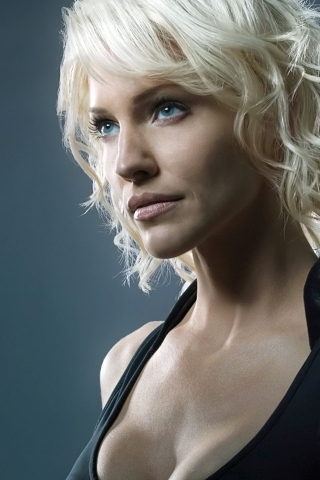 Tricia Helfer for 320 x 480 iPhone resolution