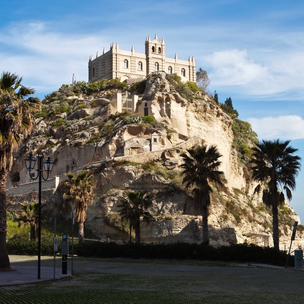 Tropea Castle View for 1024 x 1024 iPad resolution