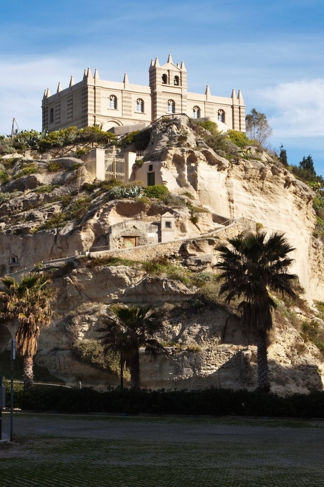 Tropea Castle View for 640 x 960 iPhone 4 resolution