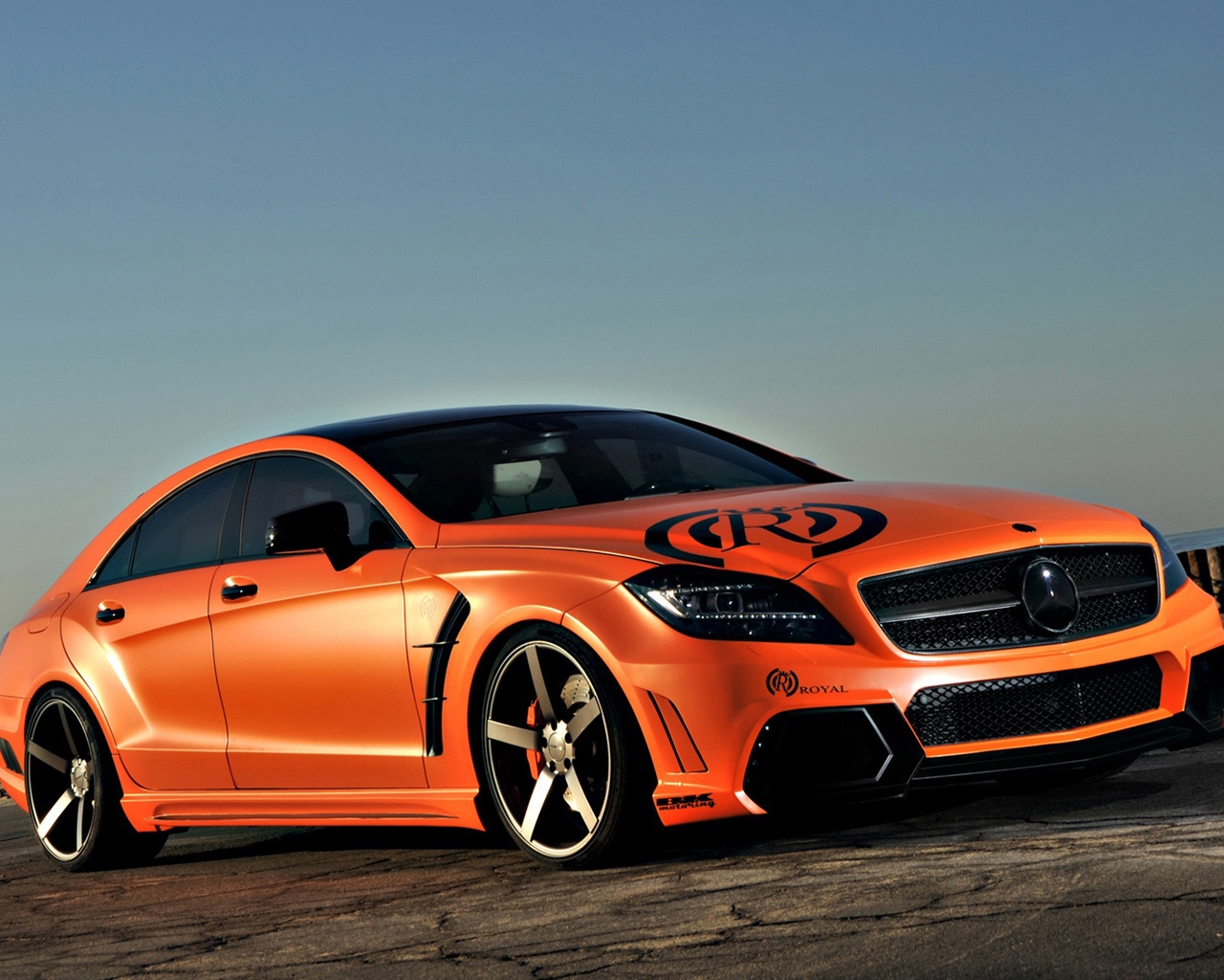 Tuned Mercedes CLS for 1280 x 1024 resolution