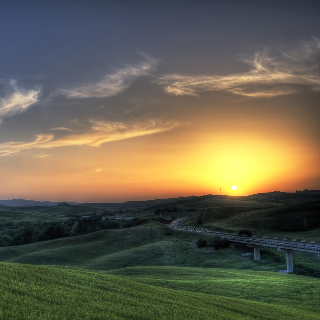 Tuscan Sunset for 1024 x 1024 iPad resolution