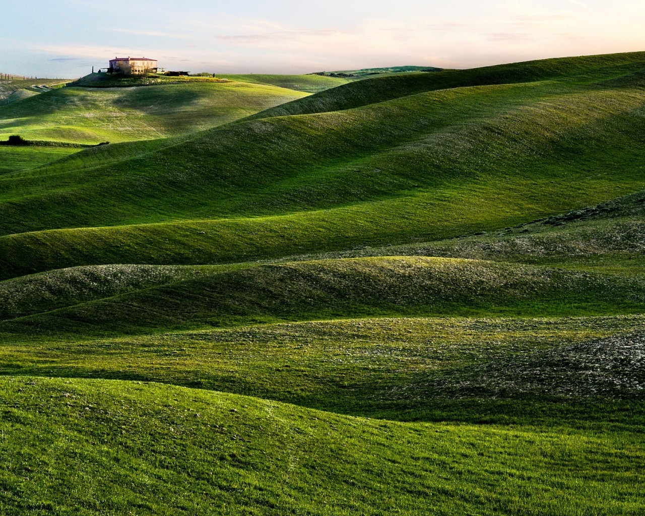 Tuscany Green Hills for 1280 x 1024 resolution