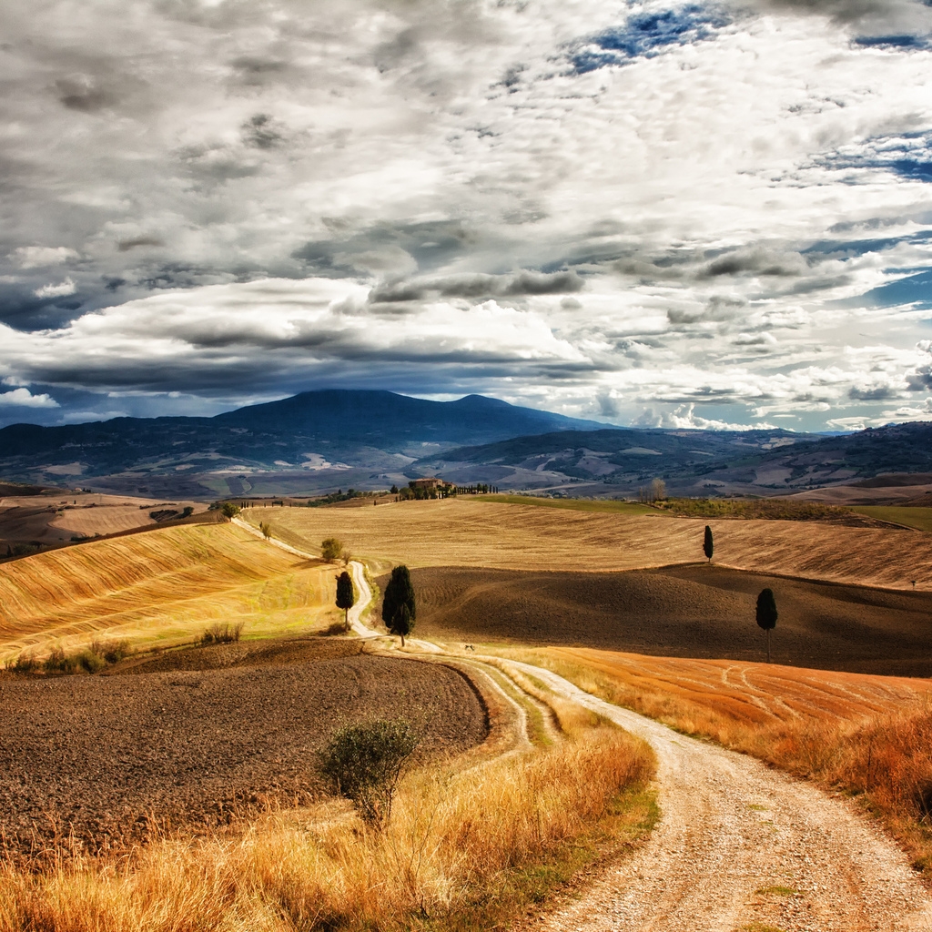 Tuscany Landscape for 1024 x 1024 iPad resolution