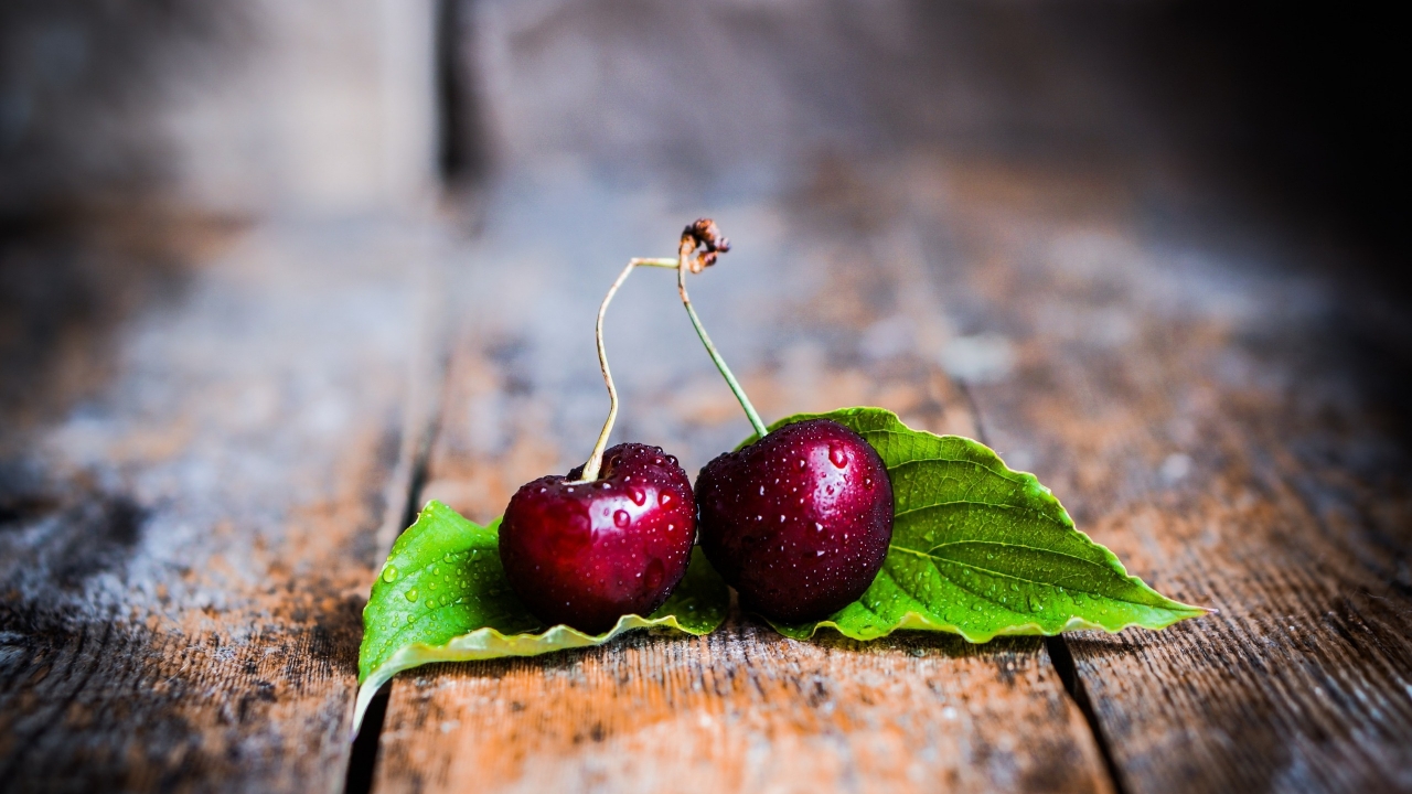 Two Cherries with Leaves for 1280 x 720 HDTV 720p resolution