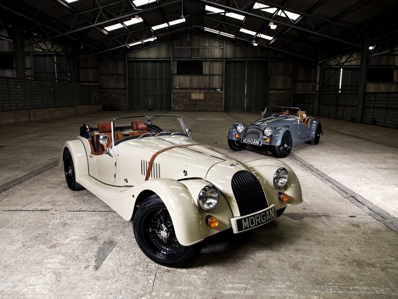 Two Morgan Roadster for 1280 x 960 resolution