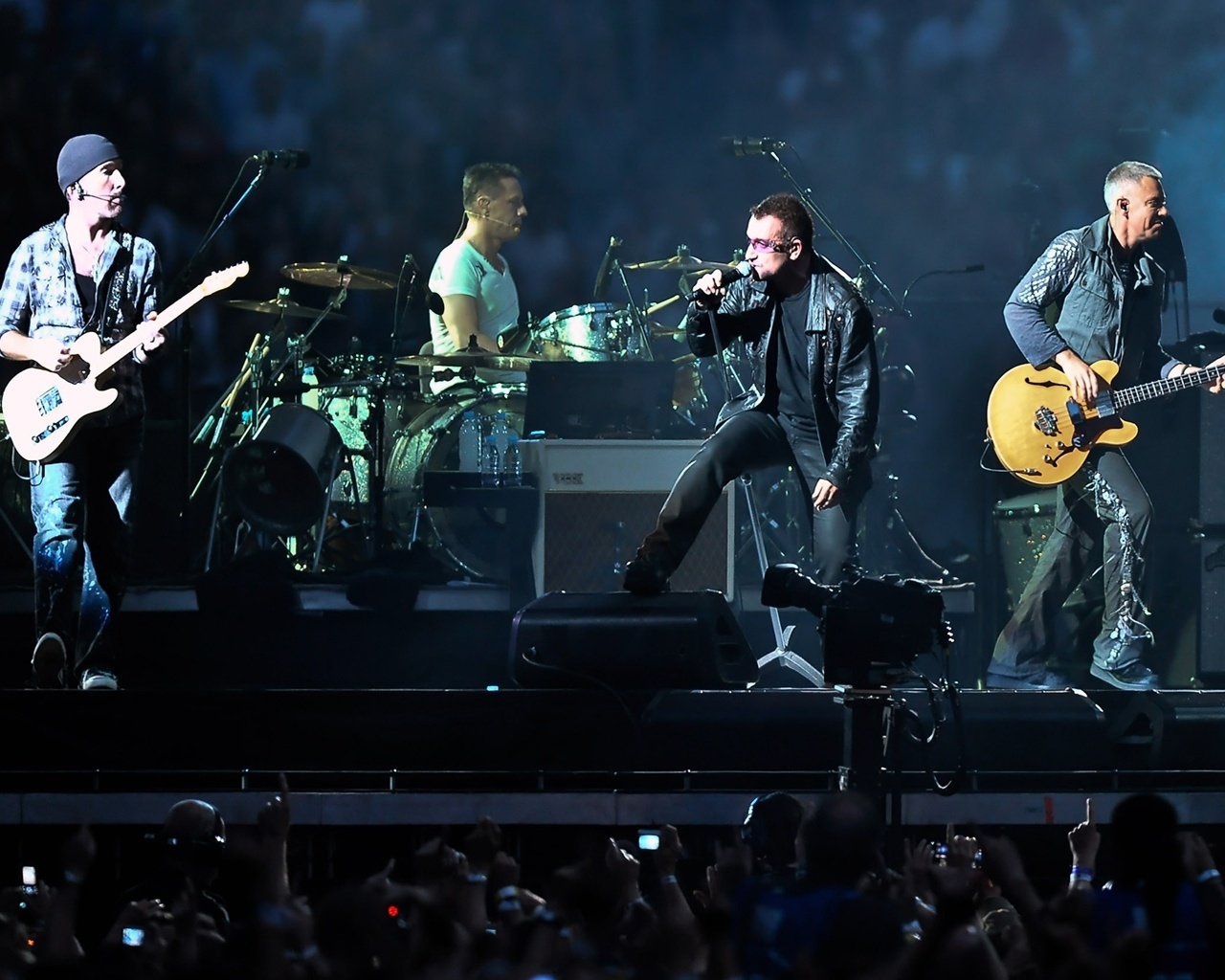 U2 band concert for 1280 x 1024 resolution
