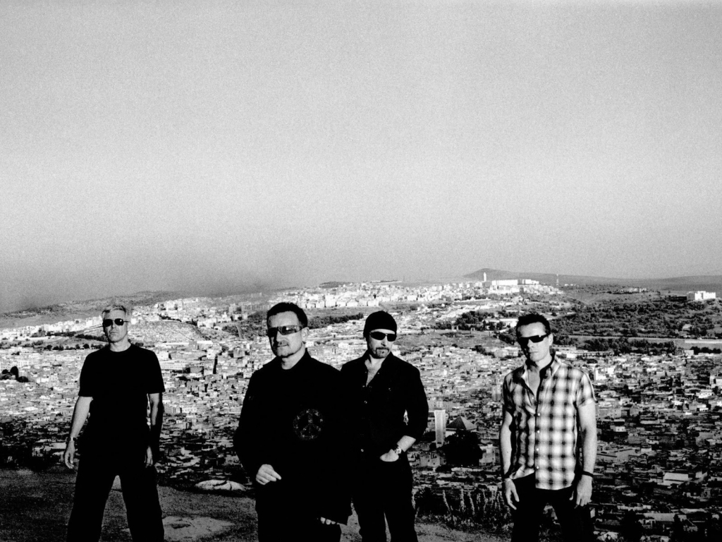 U2 black and white for 1024 x 768 resolution