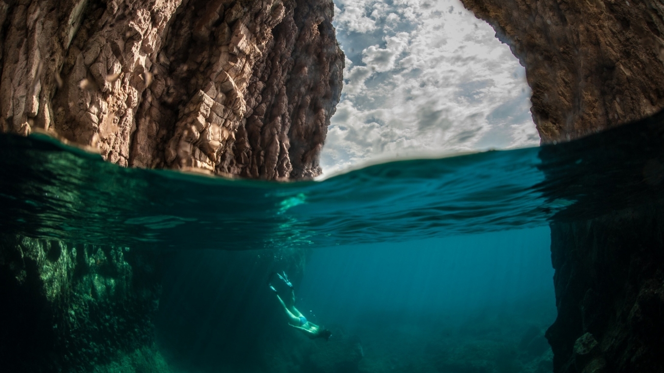 Underwater View for 1366 x 768 HDTV resolution
