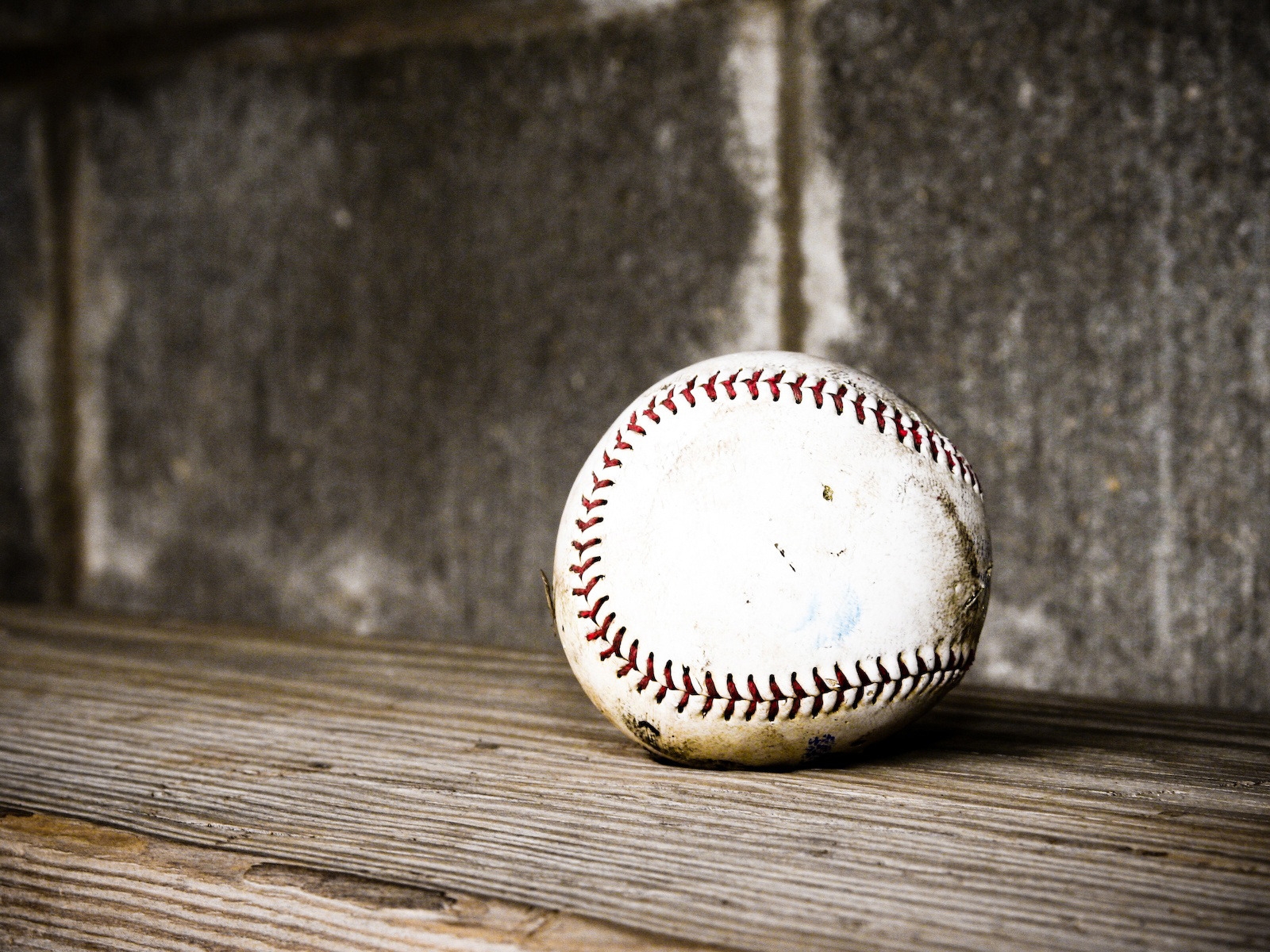 Used Baseball for 1600 x 1200 resolution