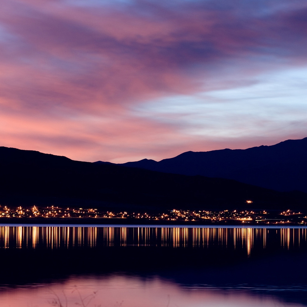 Utah Lake at Dusk for 1024 x 1024 iPad resolution