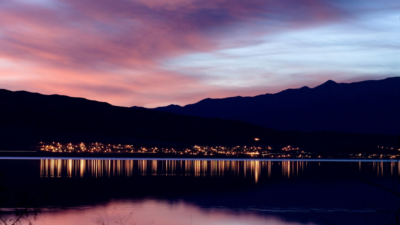 Utah Lake at Dusk for 1366 x 768 HDTV resolution