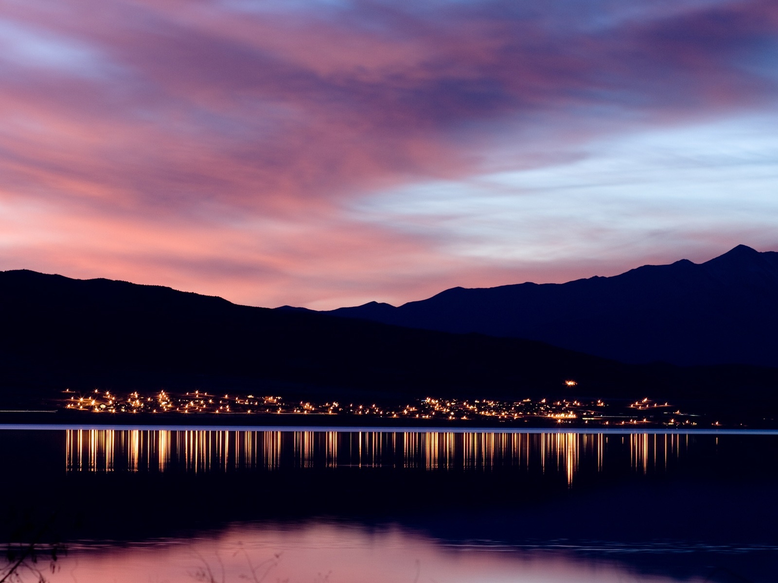 Utah Lake at Dusk for 1600 x 1200 resolution