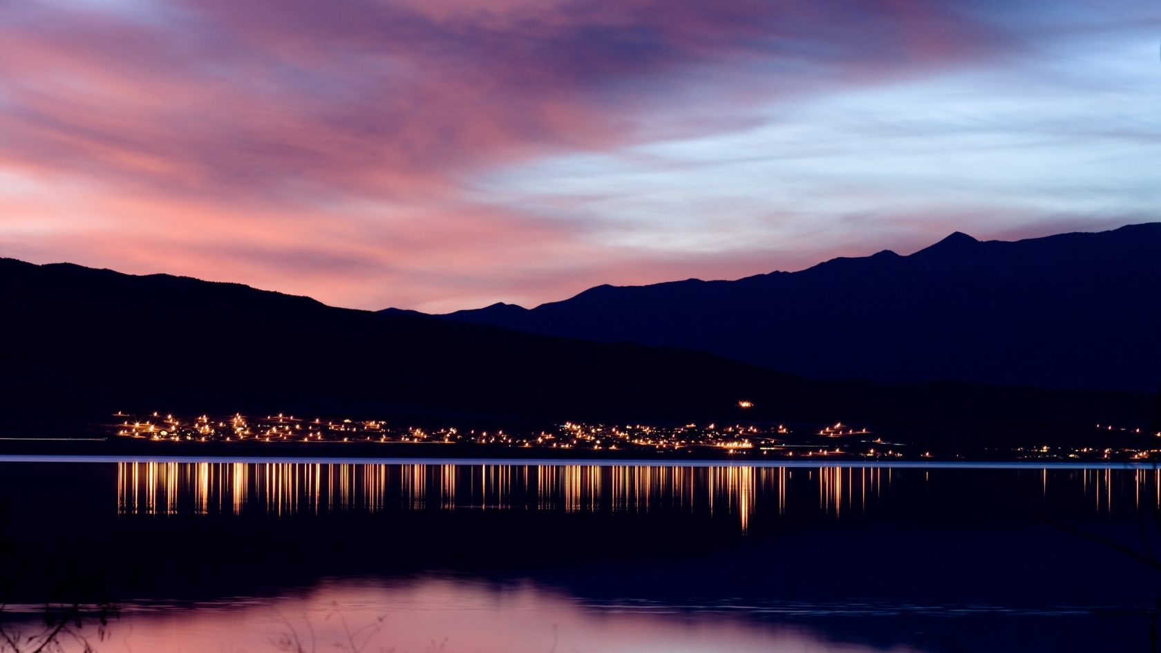 Utah Lake at Dusk for 1680 x 945 HDTV resolution