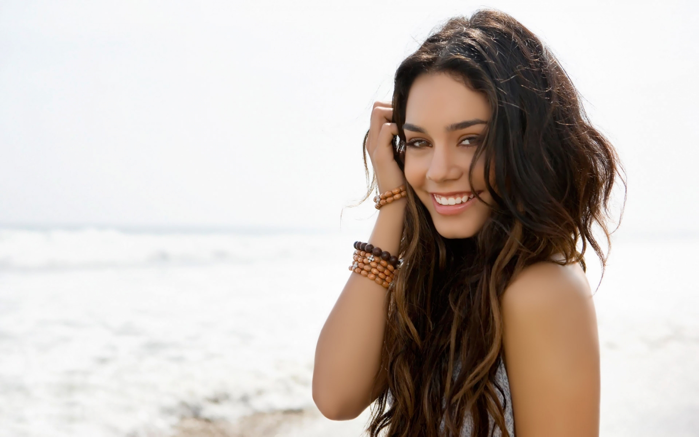Vanessa Hudgens Smile for 1440 x 900 widescreen resolution