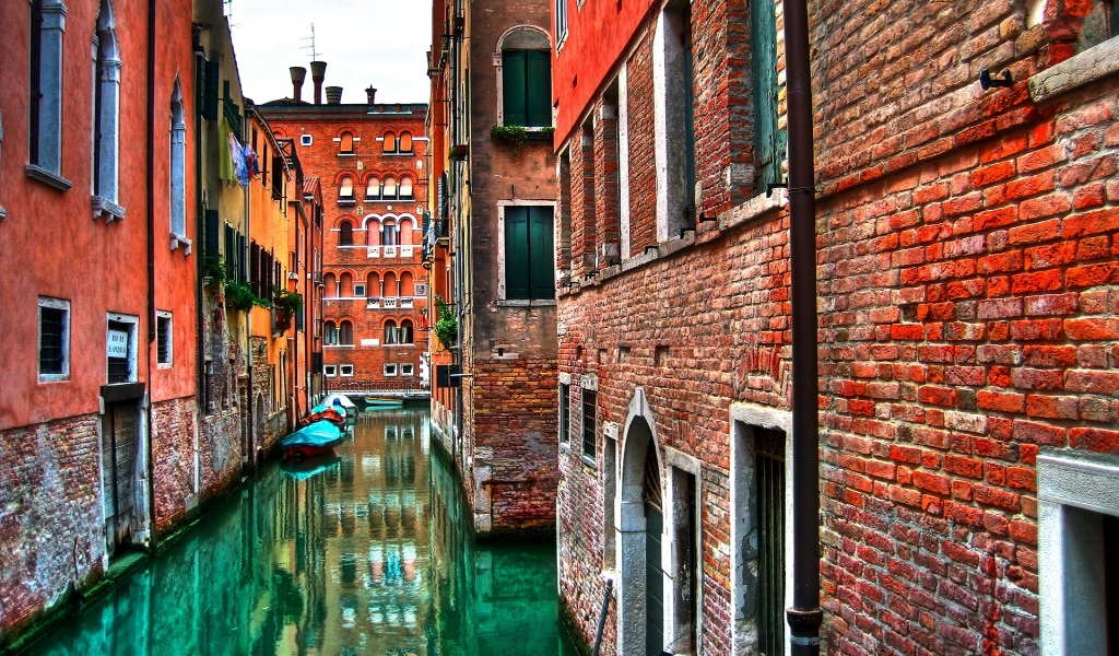 Venetian Roads for 1024 x 600 widescreen resolution