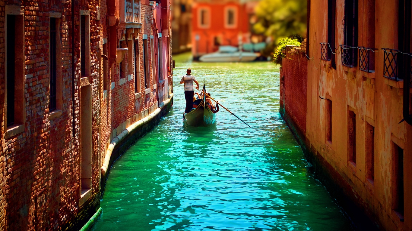 Venice Canal for 1366 x 768 HDTV resolution