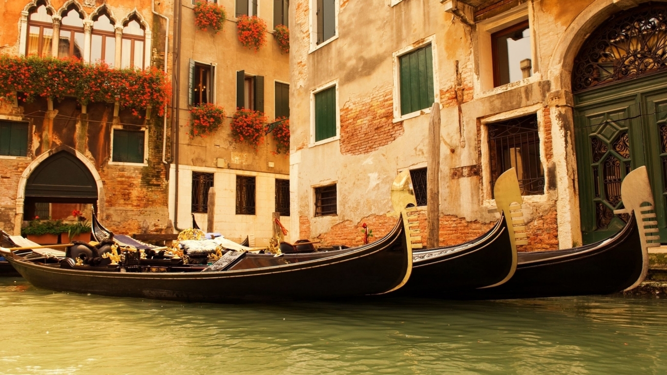 Venice City for 1366 x 768 HDTV resolution