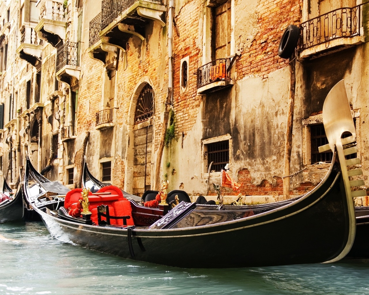 Venice Gondola for 1280 x 1024 resolution