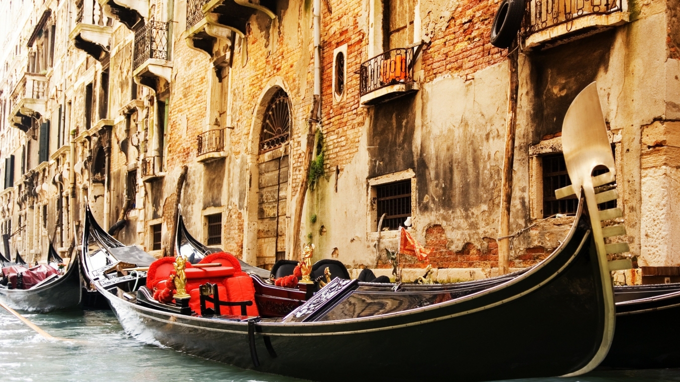 Venice Gondola for 1366 x 768 HDTV resolution