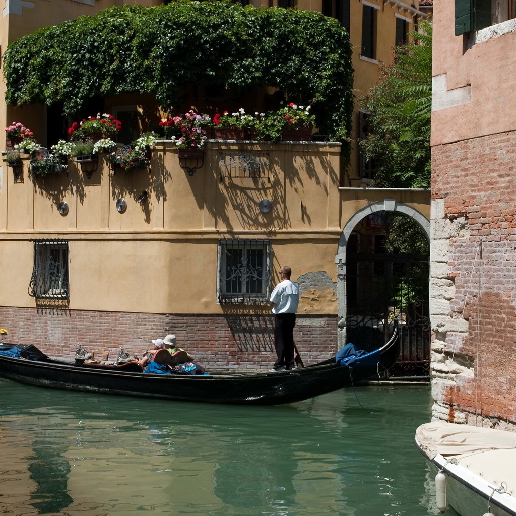 Venice Italy for 1024 x 1024 iPad resolution