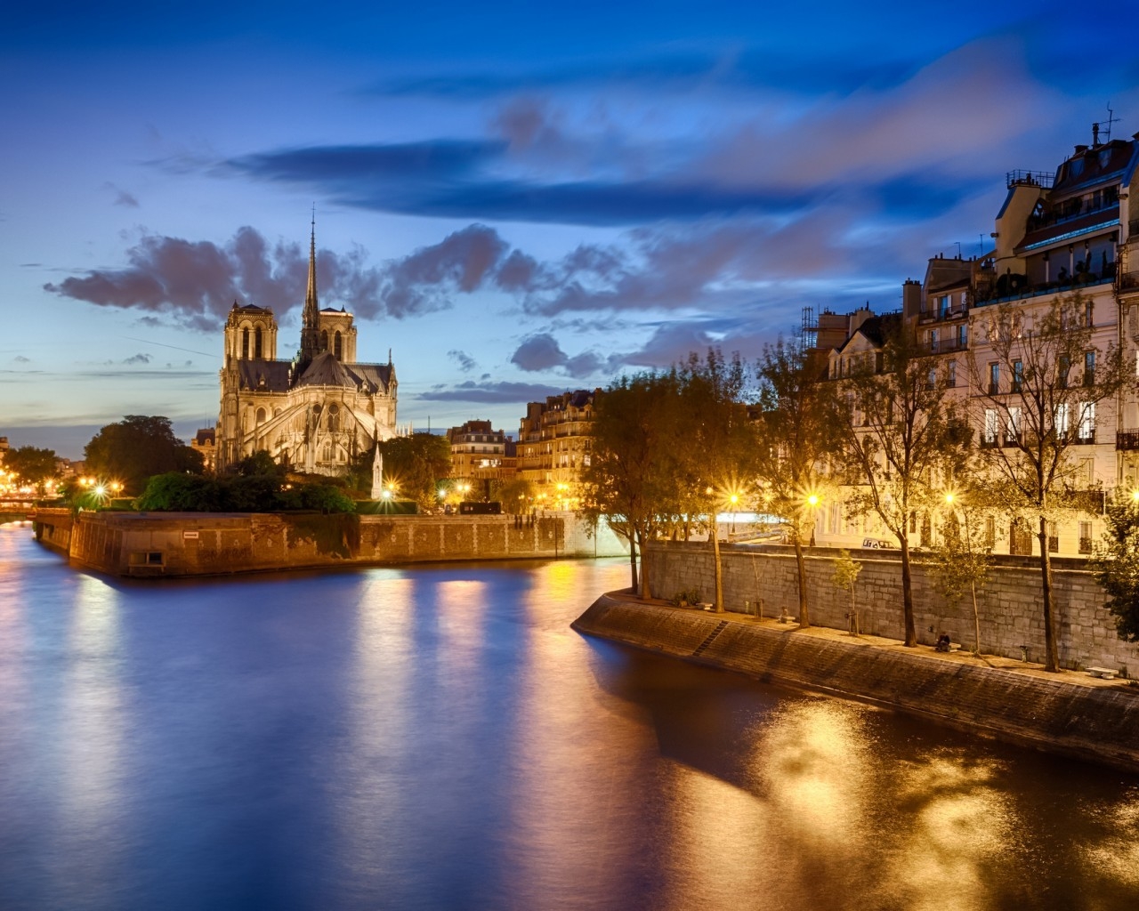 View of Notre Dame de Paris for 1280 x 1024 resolution