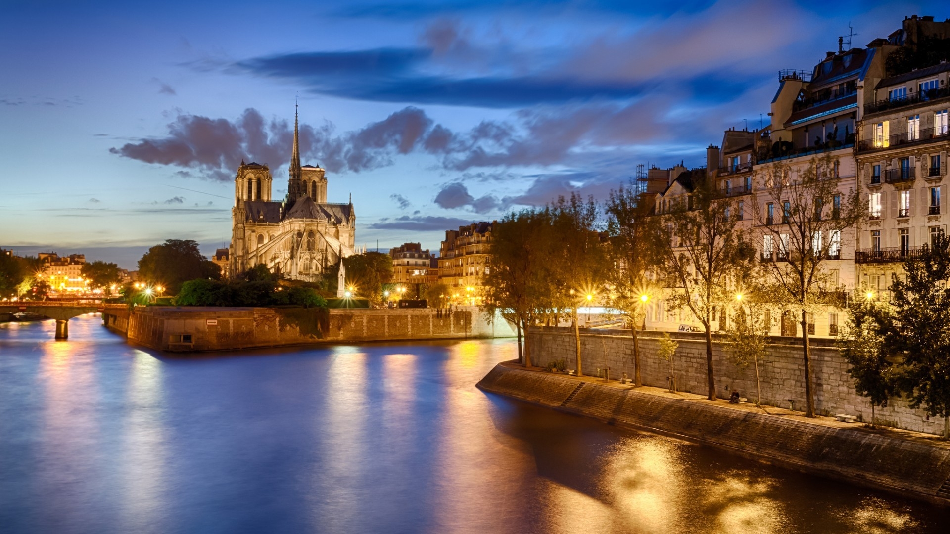 View of Notre Dame de Paris for 1920 x 1080 HDTV 1080p resolution